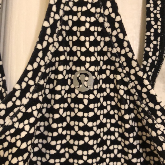 lululemon Black & White Yoga Top - Picture 10 of 10